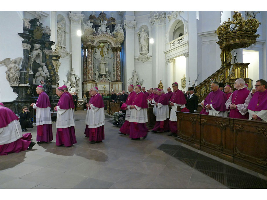 Abschlussvesper der Bischofskonferenz mit Austeilung des Bonifatiussegens (Foto: Karl-Franz Thiede)